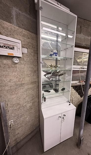 прозрачный ящик: Стеклянная витрина с тумбой и замками - Назначение: демонстрация и — 2