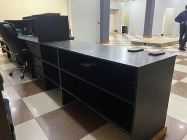 ящик для пчелы: Стойка ресепшн, Материал: Дерево, 123 см * 600 см * 53 см, Б/у — 2