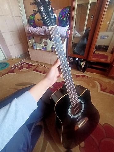 Комуздар: Электроакустическая гитара дредноут с вырезом + мягкий чехол - Корпус — 5