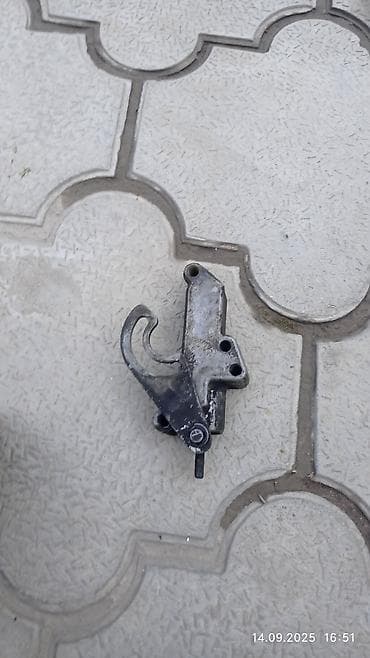 тросик капота: Audi Оригинал, Германия — 2