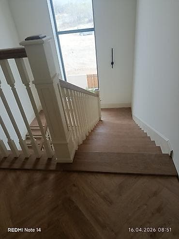 акорд старушка: Элегантная деревянная лестница, спроектированная для установки между — 9