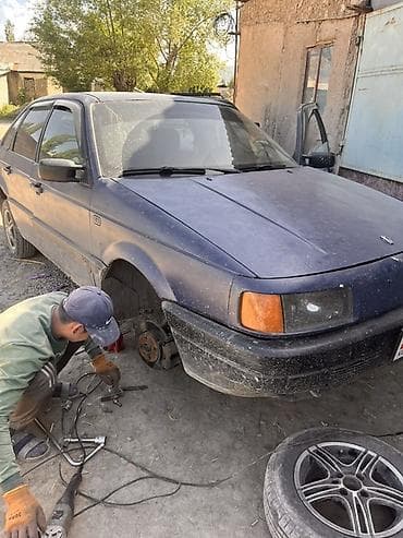e star: Volkswagen Passat: 1989 г., Седан — 4