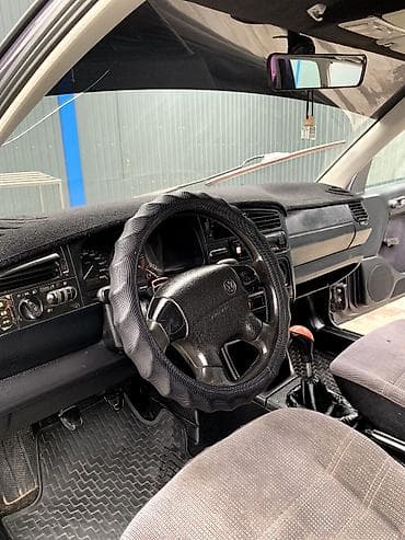 70 сом: Volkswagen Vento: 1994 г., Кол менен иштөөчү, Бензин, Седан — 7