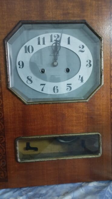 Часы с боем.ключь в наличии СССР.янтарь.рабочие