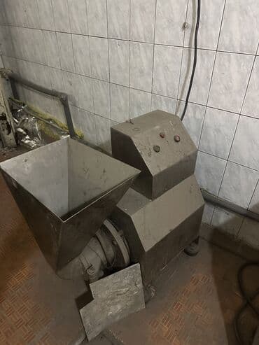 оборудование для холодильной камеры: -ИСПАРИТЕЛИ: по 2метра За 1шт 15000 сом. -МЯСОРУБКА: маленькая М632 — 8