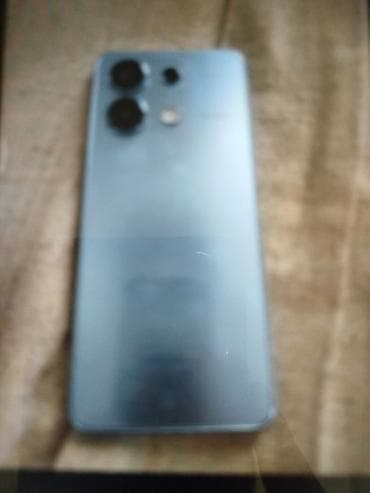 am 4: Смартфон с большим безрамочным экраном и тройным модулем камер — 1