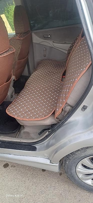 Nissan Almera Tino: 2001 г., 1.8 л, Механика, Бензин, Хэтчбэк — 4