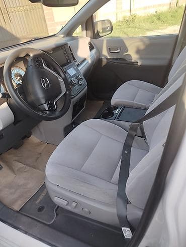 prius plus: Toyota Sienna: 2020 г., Минивэн — 2