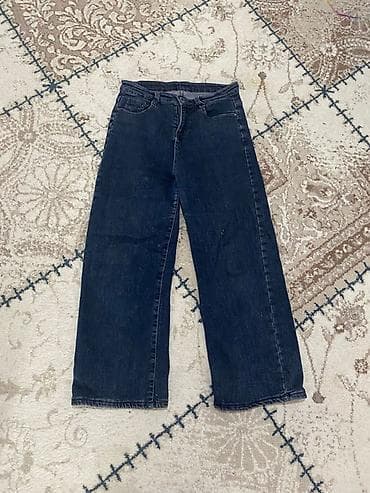 шерстяные брюки: Джинсы прямого кроя, классическая посадка на талии. Несколько — 3