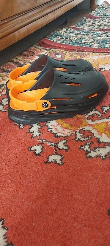 Women's Sneakers and athletic shoes: Легкие сабо/кроксы унисекс. - Цвет: черный с оранжевыми вставками - — 1