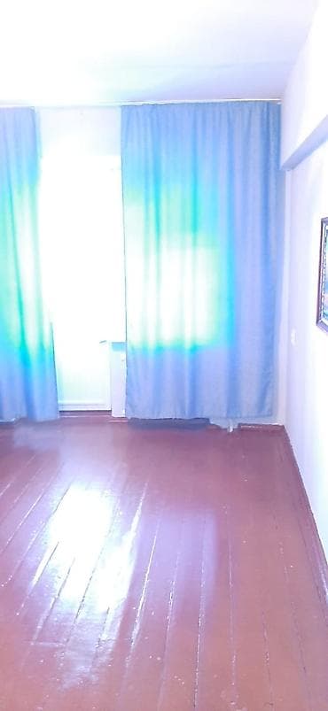 Бөлмөлөр: Сдаётся просторная 2ком кв с балконом .турусбекова48.частично мебель — 1