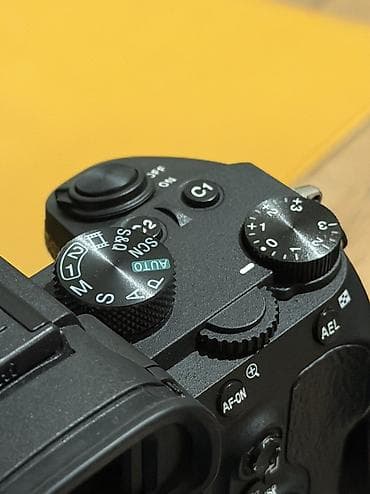 айфон икс с: Продаю Sony a7 iii, состояние идеальное.
С китовым объективом 28-75 — 8