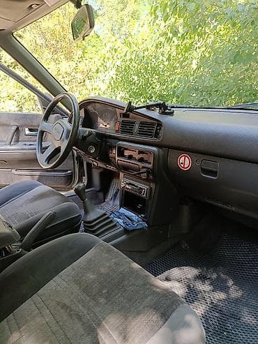 крути шторм: Mazda 626: 1988 г., 2 л, Механика, Бензин, Седан — 3