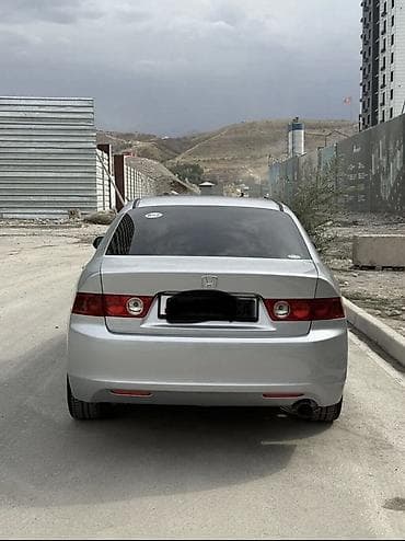 с4 2: Honda Accord (седан, серебристый металлик) - Кузов: 4‑дверный седан — 4