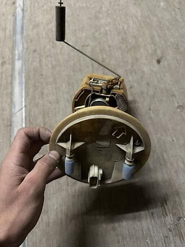 глушитель на самурай: Бензонасос Mazda Оригинал — 1