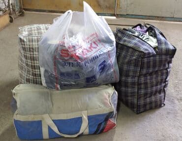 женский пиджак куртку: Продаю вещи, за это всё 3000 сом. Там есть куртки, мужская одежда — 1