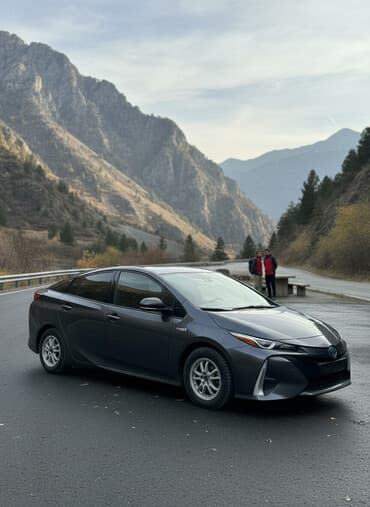 купить тент на фуру бу: Toyota Prius: 2017 г., 1.8 л, Вариатор, Гибрид, Хэтчбэк — 1