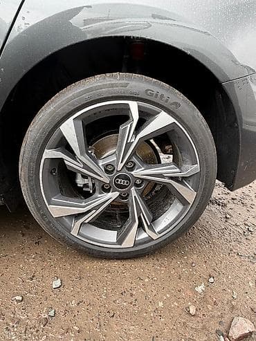 tesla model y: Audi Q3: 2026 г., 1.5 л, Робот, Бензин, Внедорожник — 5