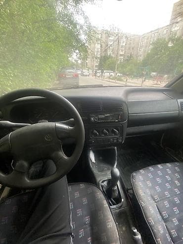 Volkswagen Golf: 1994 г., 1.6 л, Ручные, Бензин, Хэтчбэк — 4