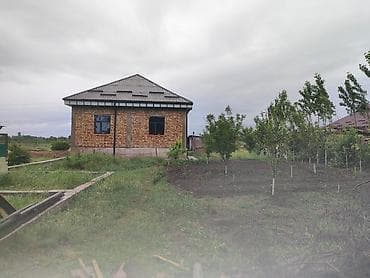 бишкек продаю дом село нижний алаарча: Продаётся дом с участком. - Дом одноэтажный, кирпичный, на высоком — 1