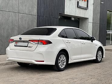 карола гибрид: Toyota Corolla: 2022 г., 1.8 л, Автомат, Гибрид, Седан — 3