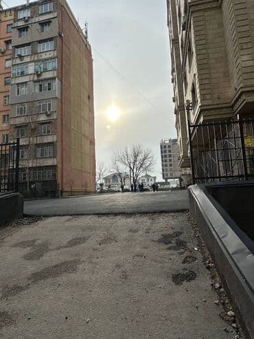 сдаю дом под бизнес: 📍 Джал-29 мкр 🔘Этажи 1/12 🔘108м² Продаётся коммерческое помещение — 5