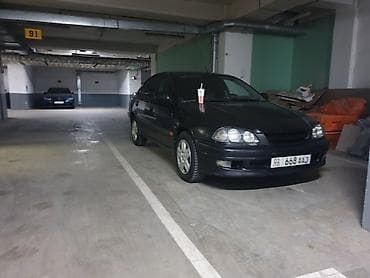 Toyota Avensis: 1998 г., 1.6 л, Механика, Бензин, Седан
