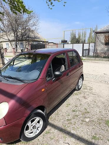 Microcar: Хэтчбек компактного класса, 5 дверей, бордовый цвет. Практичный — 1