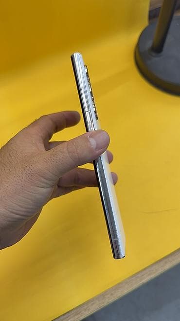 galaxy a70: Samsung Galaxy S22 Ultra, Б/у, 256 ГБ, 1 SIM — 5