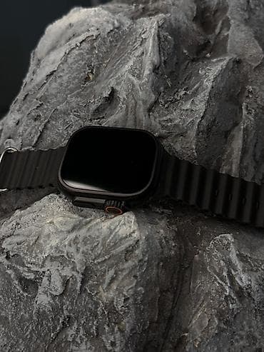 Смарт‑часы в защитном корпусе (черный цвет) с рифленым спортивным