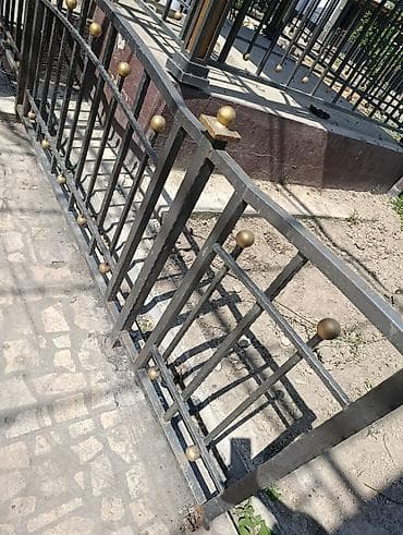 покрытие крыши: Готовые перила, Материал: Кованное железо, Для крыльца — 1