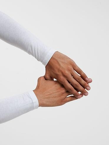 Спортивные сумки: Продажа нарукавников Материал - нейлон, цвет - белый и чёрный — 2