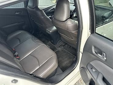 start: Toyota Prius: 2018 г., 1.8 л, Вариатор, Гибрид, Лифтбек — 8