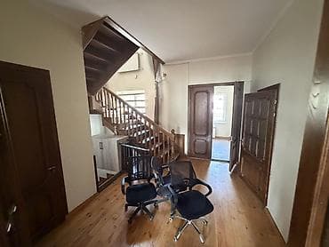 Куплю дом: 📍 Локация: г. Бишкек, ул. Ахунбаева 255 (пересечение с ул — 4