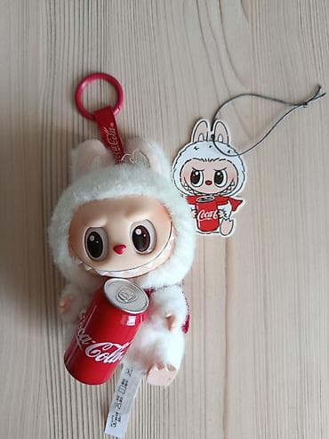 Брелок-игрушка Coca‑Cola в виде милого персонажа в белом пушистом