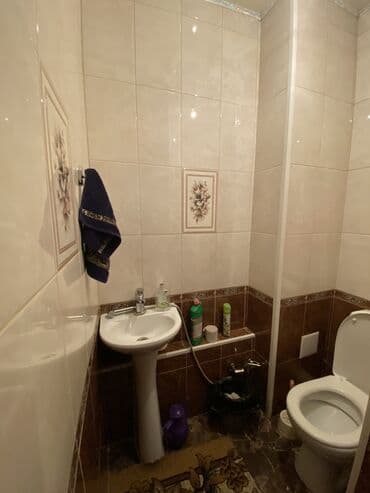 дом под квартиру: 3 комнаты, 70 м², 105 серия, 1 этаж — 4