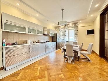 For rent spacious 3 bedroom apartment near Erkindik Boulevard — 10