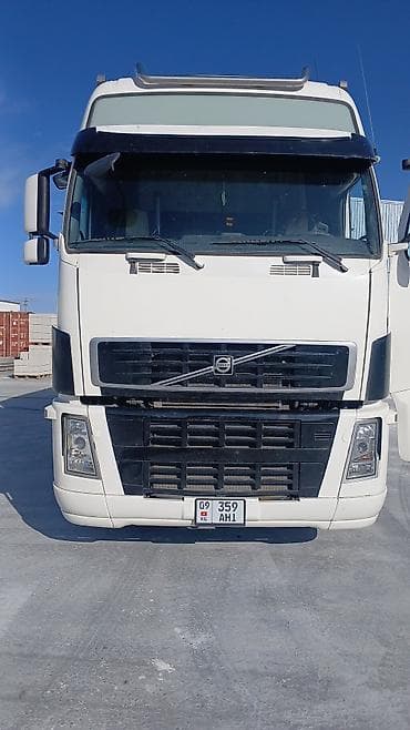 Тягач, Volvo, Тентованный