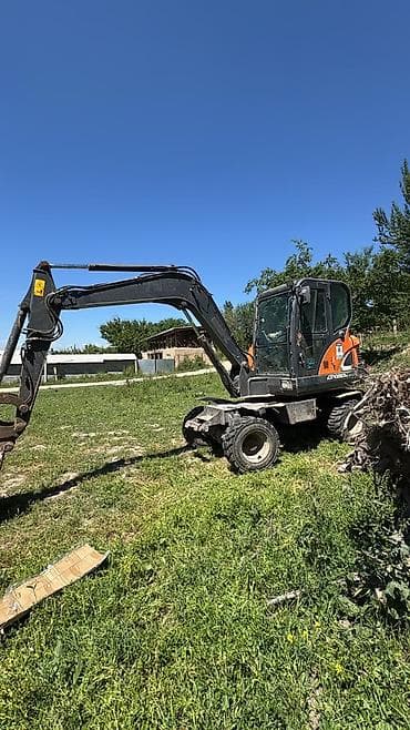 мотоцикл каракол: Экскаватор, Doosan, Дөңгөлөктүү — 1