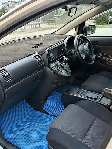 b class: Toyota WISH: 2003 г., 1.8 л, Автомат, Бензин, Универсал — 5