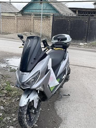 Скутерлер: Макси-скутер 150 куб. см, Бензин, Колдонулган — 5