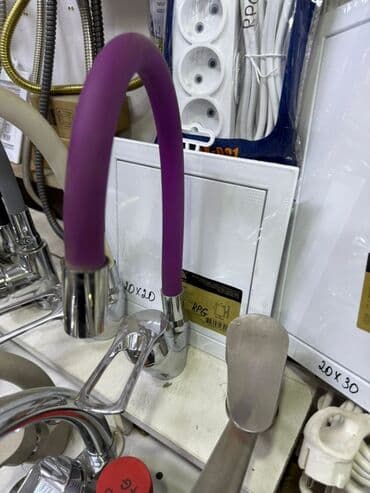 Смеситель для кухни с гибким изливом - Тип: однорычажный кухонный at lalafo.kg Смеситель для кухни с гибким изливом - Тип: однорычажный кухонный