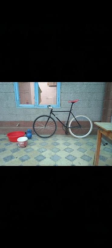 красный велик: Городской велосипед single-speed/фиксер в минималистичном стиле — 1