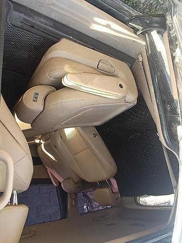 mercedesbenz eclass 2011: Kia Carnival: 2019 г., Минивэн — 4