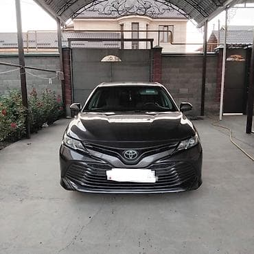 Транспорт: Toyota Camry: 2017 г., Бензин — 3