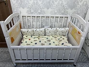 Детская кроватка - Материал: массив/дерево, окрашено в белый цвет. -