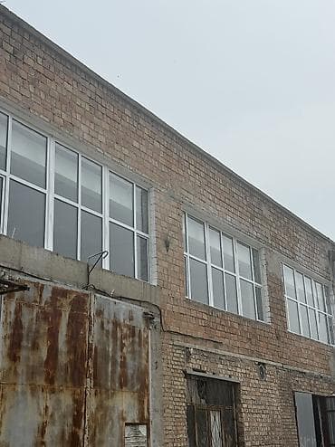 сдается стоянка: Сдаётся в аренду помещение под склад на втором этаже. 350кв м. Район — 6