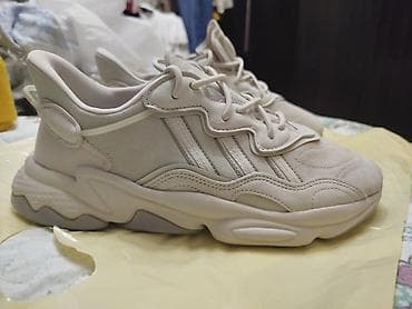 Мужская обувь: Оригинальные кроссовки adidas Originals OZWEEGO, бежевые — 5