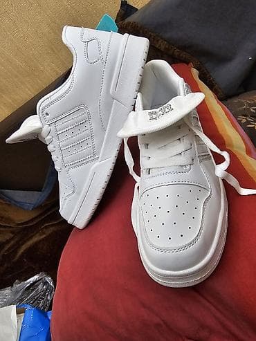 nike react: Кроссовки adidas (Trefoil на стельке), полностью белые. - Модель в — 1