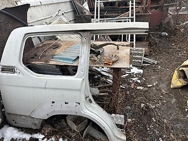 Желдетүү, муздатуу жана жылытуу: Задние крыло от Прада 
В белом свете — 1